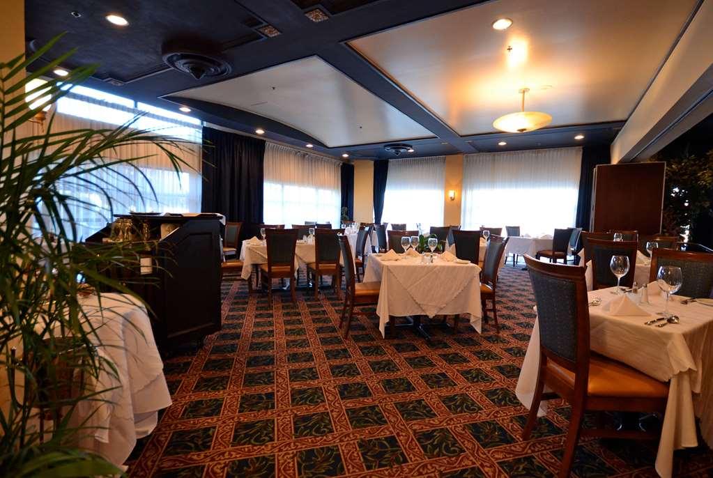 Armon Plaza Montreal Airpt, Trademark Collection By Wyndham Restaurace fotografie
